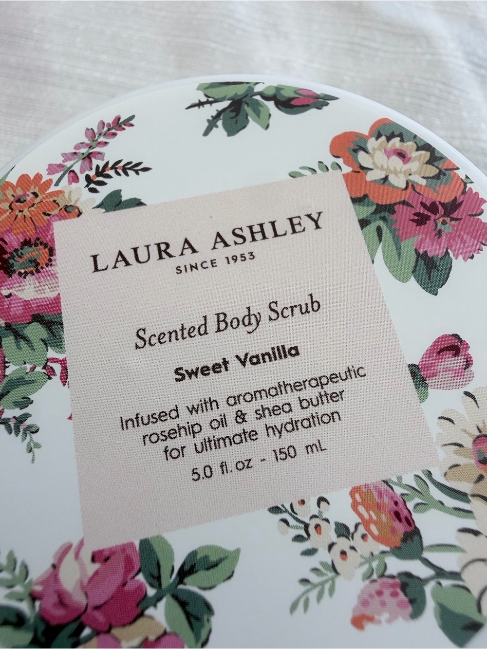 Pick One Laura Ashley Body Scrub - vanilla, lavender, English garden - Picture 3 of 4